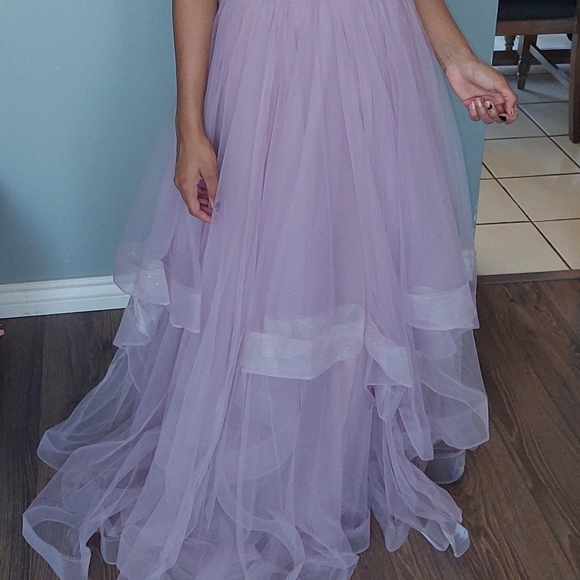 Dresses - Picture 5 of 6